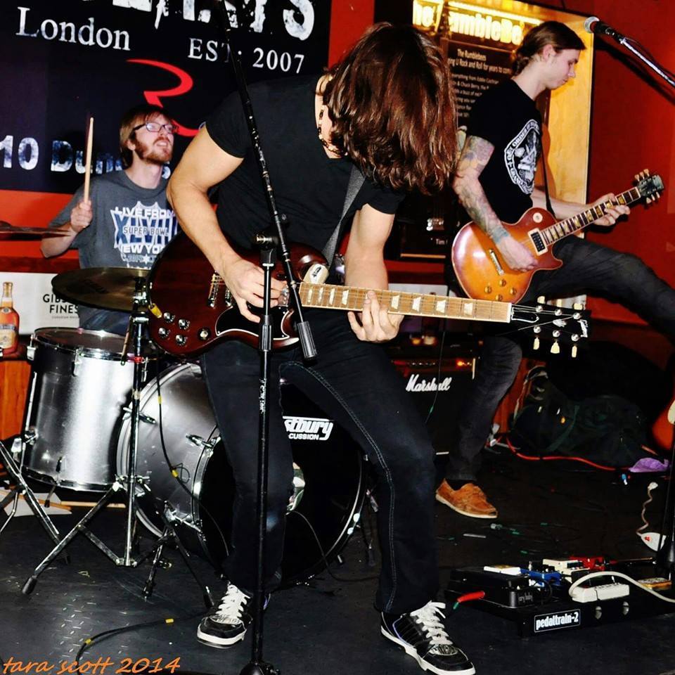 FitzRays's tweet image. Wings Sunday $7. Tuesday Sundown 7-10pm. Friday @Carly_Thomas  and weekender with @TheAudioDevice Saturday night.