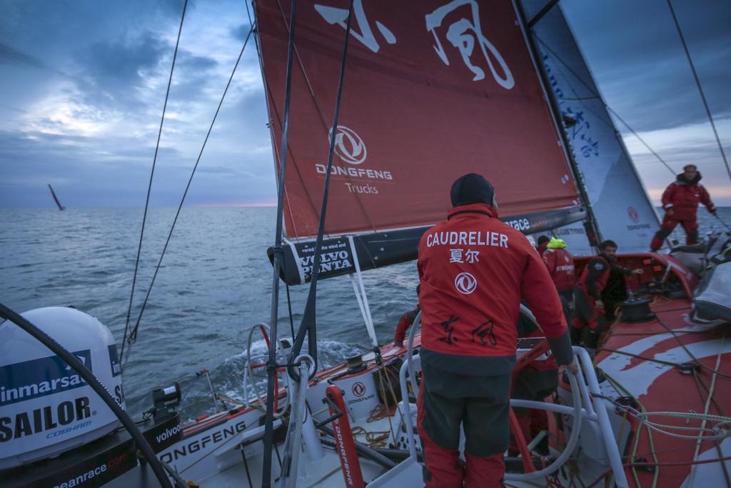 VO65_DONGFENG's tweet photo. Still close to the other boats, but in a much more steady wind, now. @DongfengRacing @volvooceanrace http://t.co/y6miO9HBr2