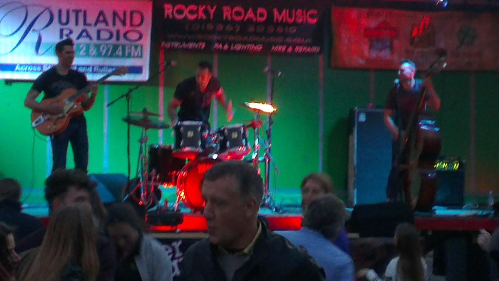 Explosive end to the <a href="/UppinghamFeast/">Uppingham Feast Day</a> with The brilliant <a href="/houndogs/">The Houndogs</a>