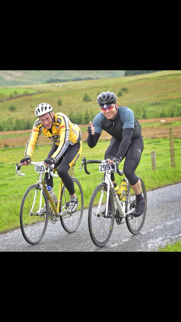 chrishoy's tweet photo. "Oh god there's the photographer; stop grimacing &amp; give him a smile &amp;thumbs-up!" @GraemeObree @CSPhotoscom http://t.co/L9pI5okZ4a