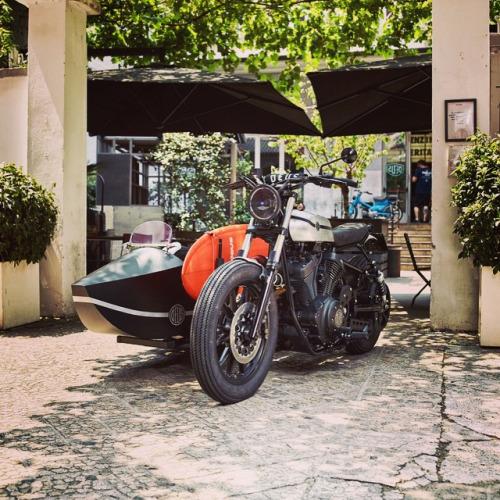 Absolut_Moto's tweet photo. Ready to go surfing? #deuscustoms #deusmilano #yardbuiltproject... #caferacer #custom #motorcycle #lifestyle #brat … http://t.co/SnI5ND1l7t