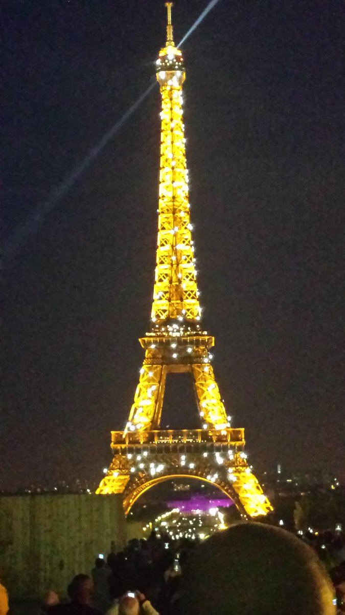alex_m_orr's tweet image. #eiffeltower #eiffelatnight