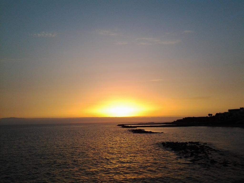canarylive24's tweet image. #welcomebacksummer #firstsunset in #playadelduque @incostadeje @canarias_es #FelizVerano2015 a todos