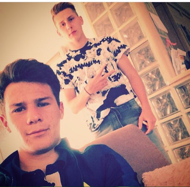 bg_lep's tweet photo. Mon gros 😁@Benjamindu62N http://t.co/85WbSKAHn6