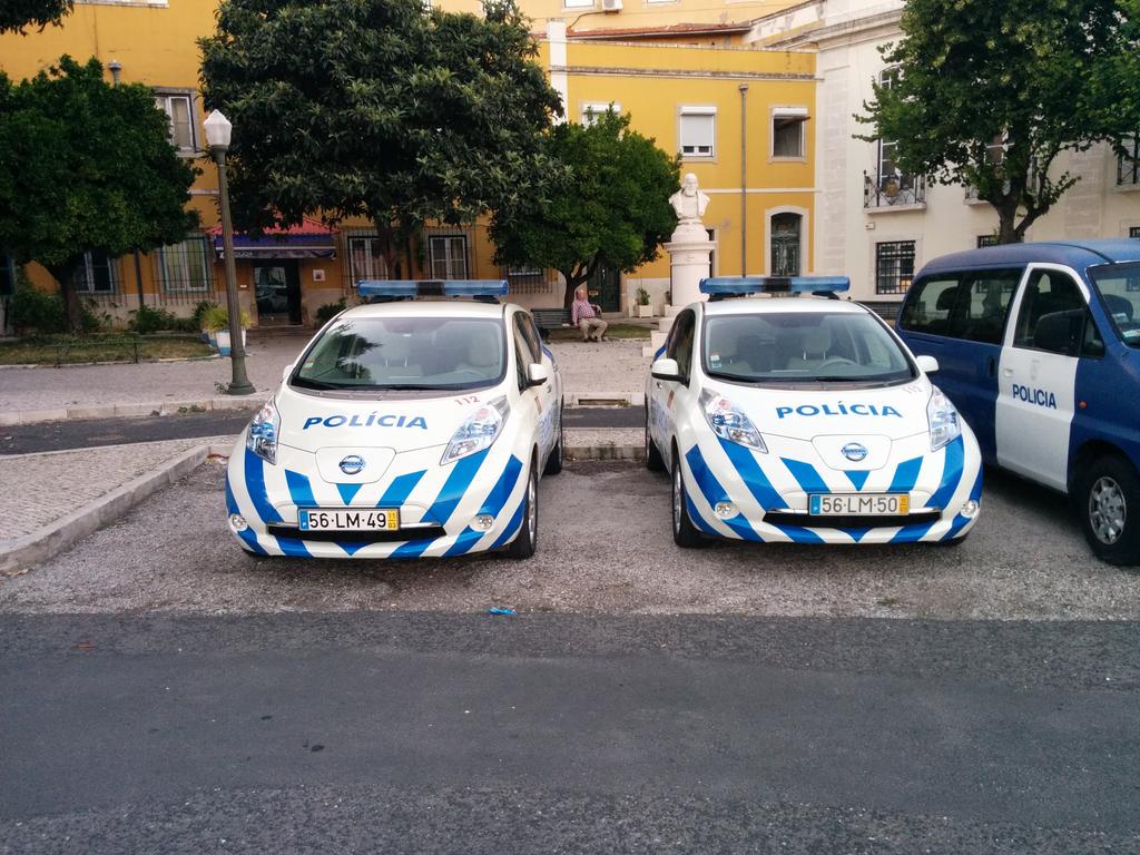 Koen_Schroder's tweet photo. Wanneer volgt de NL politie zijn Portugese collega's met e-autos...#allego #politie http://t.co/OuBXFHMAEl