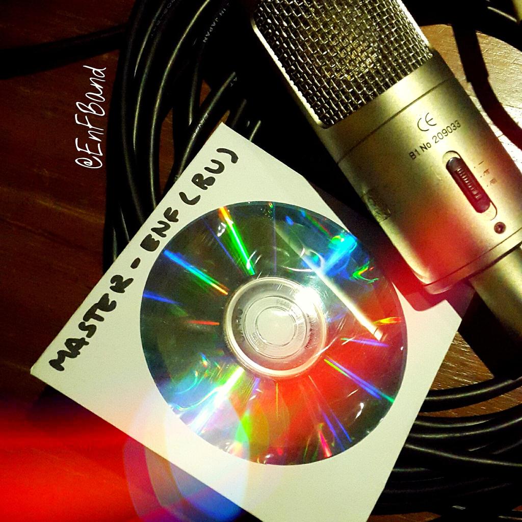 EnFBand's tweet photo. You know what? Our recording master is here!! #LateTweet #band #AlbumPerdana #EnFBand http://t.co/6bFzkn8Mo9