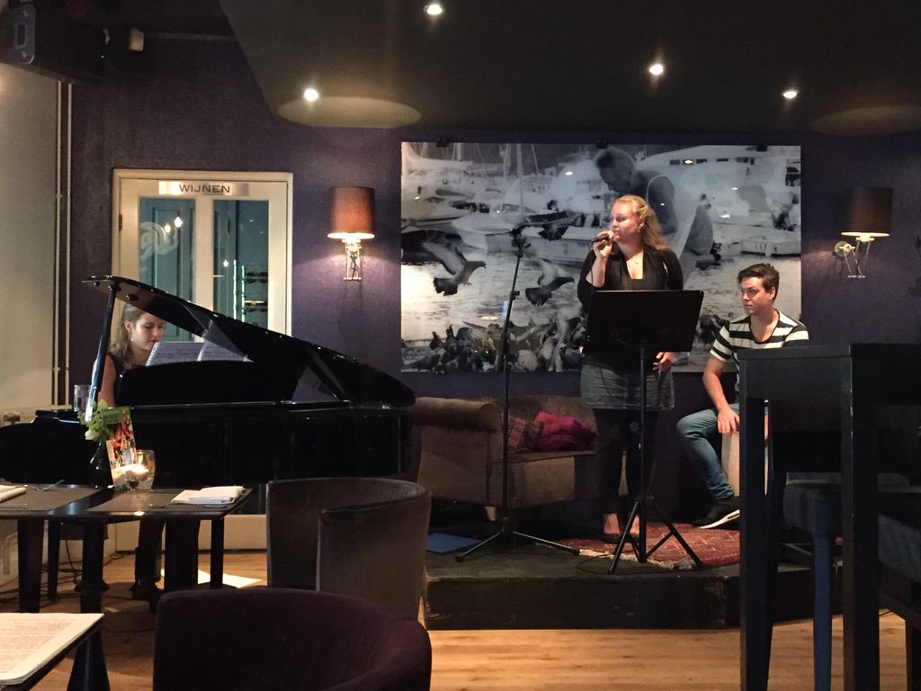 Sfeervolle avond, #vaderdagdiner <a href="/QuatreBrasBest/">Quatre Bras</a> met live-muziek van docenten en leerlingen van Key4Music. #gezellig