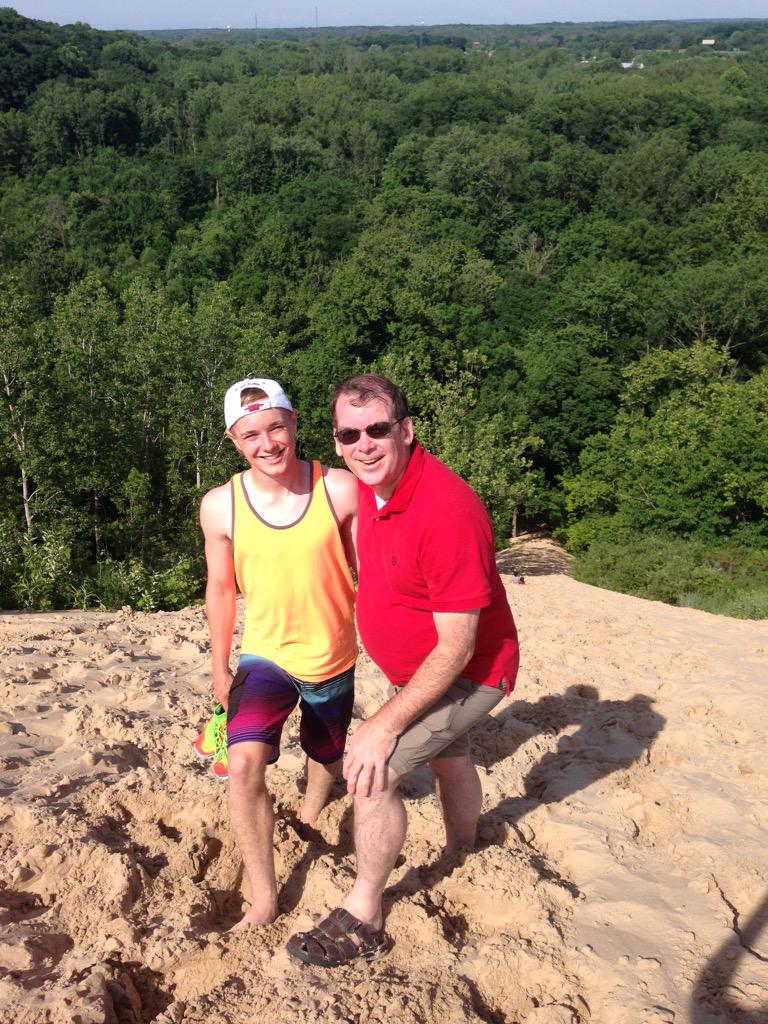 chrisbowwer11's tweet photo. Explorin' Michigan with the grooviest dad out there #OGRog #HappyFathersDay #WeLoveHiking http://t.co/daKzIe0Ste