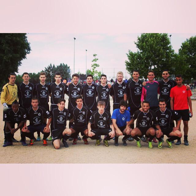 cdccomercial's tweet photo. Foto por @EFCARABANCHEL Trofeo Clausura (14-Jun-2015) http://t.co/UZDQSBfWyr