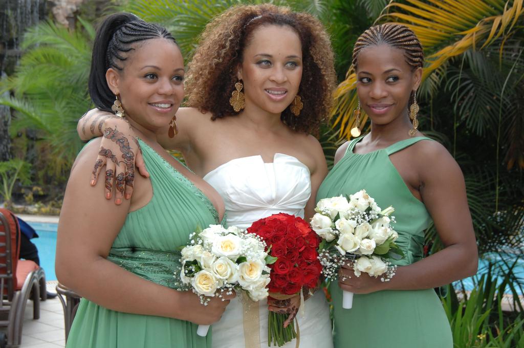 namshine's tweet photo. Can't wait to see my 2 little sisters. Proud of the women you've become. One more week. #siblingsfirst #TeamNatural http://t.co/QiwhBULeoI