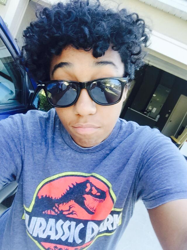 _sunstirade's tweet photo. dat summer glo up tho (he/his) @TodaysGender http://t.co/cH10JuMdvP