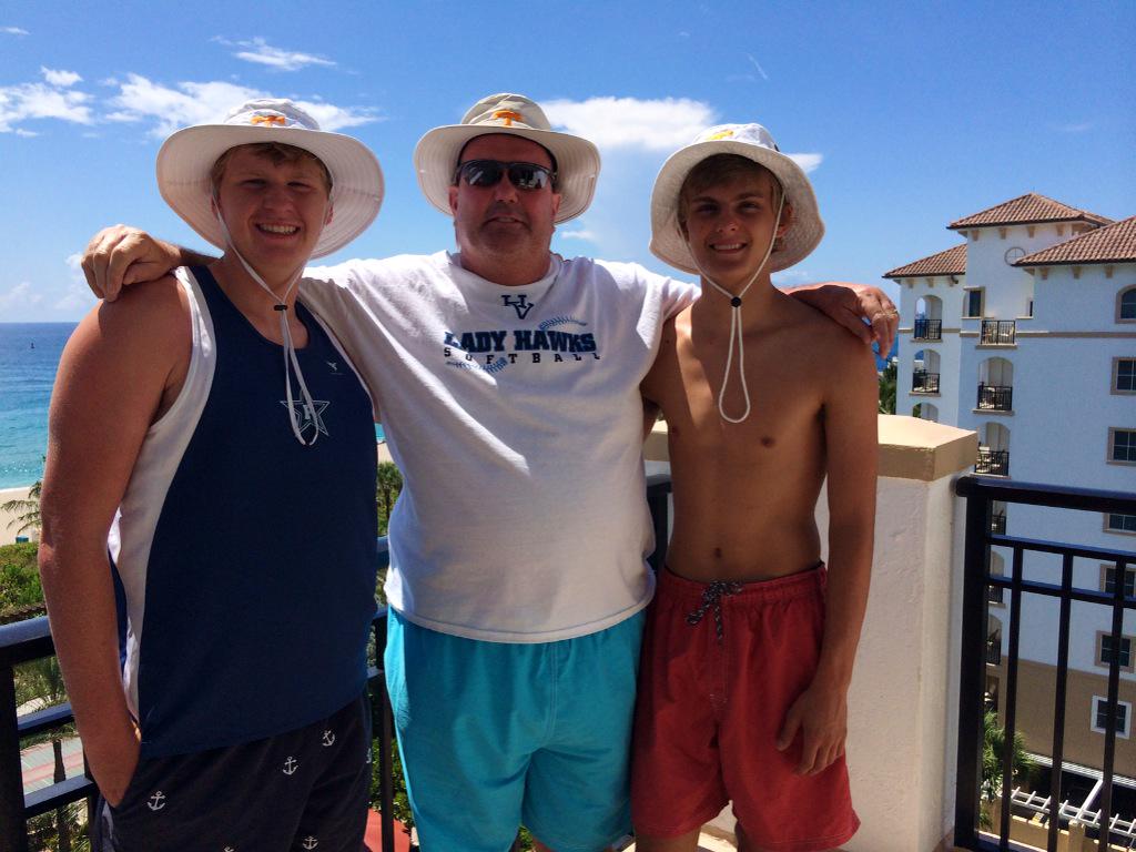 Hallisterrrr's tweet photo. Today is greatπ #westpalm #awkpics #fam http://t.co/xvKKdqmBU1