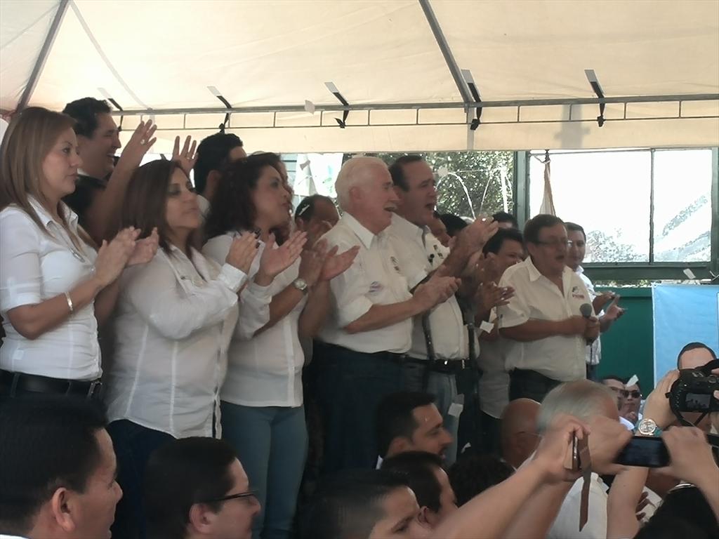 "Nuestros diputados se comprometerán a trabajar con una agenda, de lo contrario van a renunciar", dice Giammattei