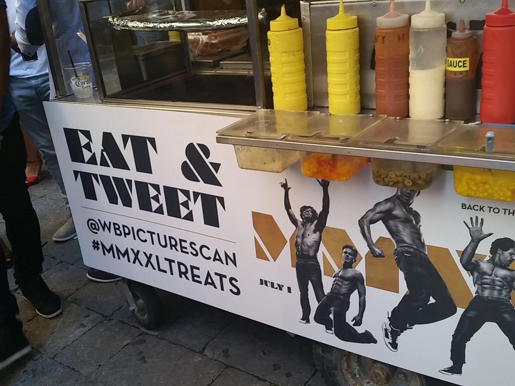 ALahaieHey's tweet photo. the things I do for #freestreetmeat  #mmxxltreats http://t.co/iC323wZVJ6