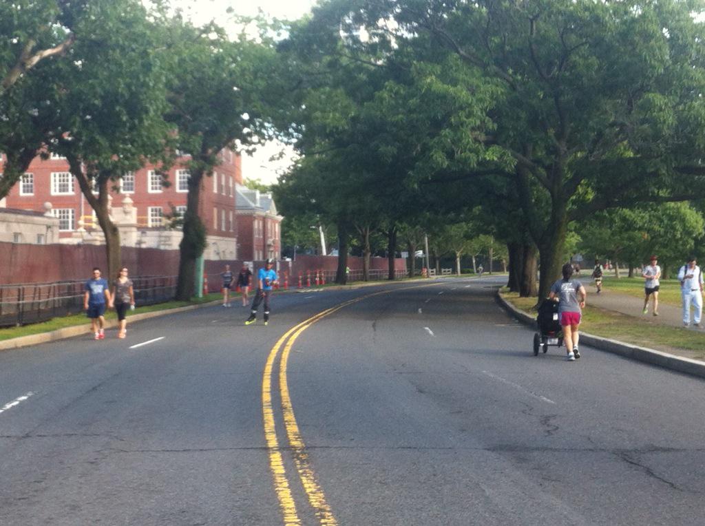streetcartracks's tweet photo. Beautiful. #memorialdrive #pedestrians #bikes #closedtocars http://t.co/C57nlutd0L