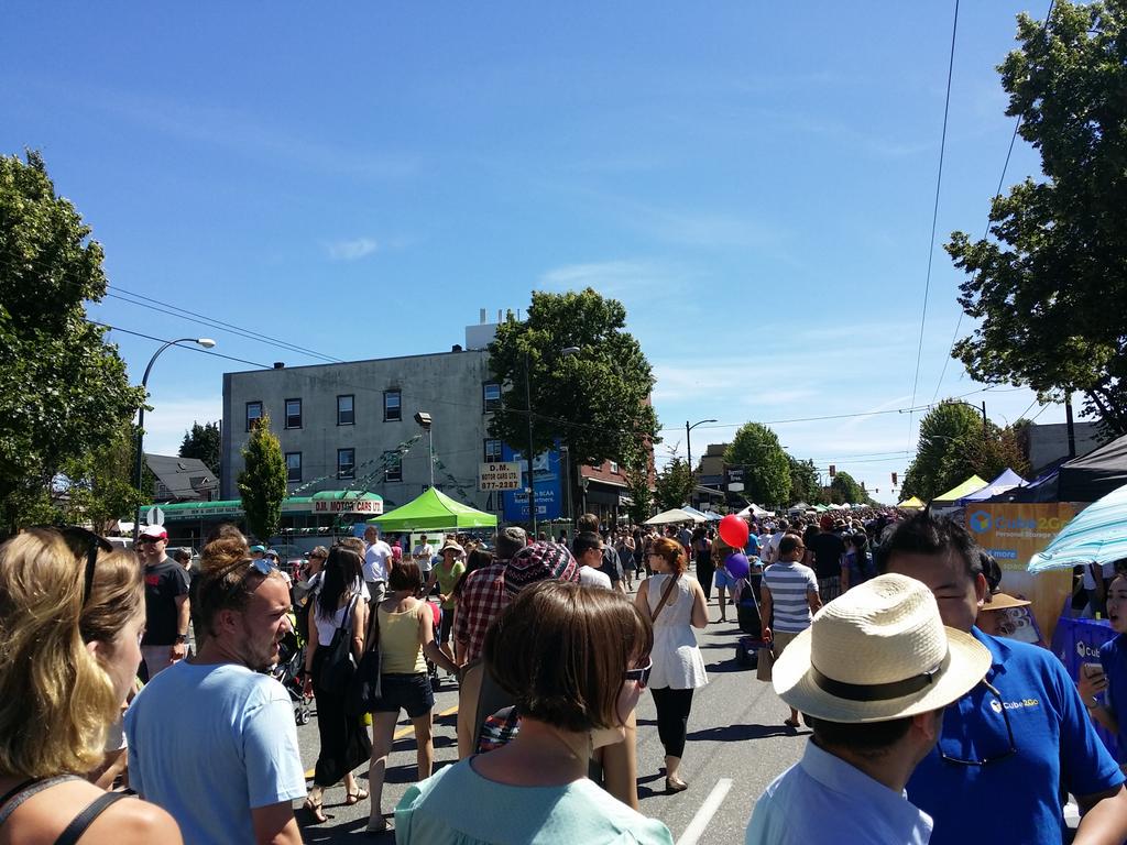 VANEATSca's tweet image. Beautiful day for @CarFreeYVR! Who's at Main St?