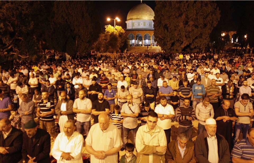 iFalasteen's tweet photo. Taraweeh Prayer tonight. #Ramadan http://t.co/QKOqlDne5K