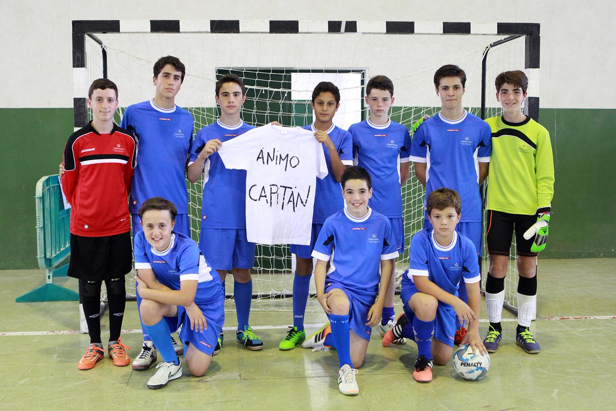 myriamsanno's tweet image. @JuegosEMDE  Reconocimiento al Futsal de Vedruna (SE). Apoyo al capitán, de baja por enfermedad  ¡¡EQUIPAZO¡¡¡