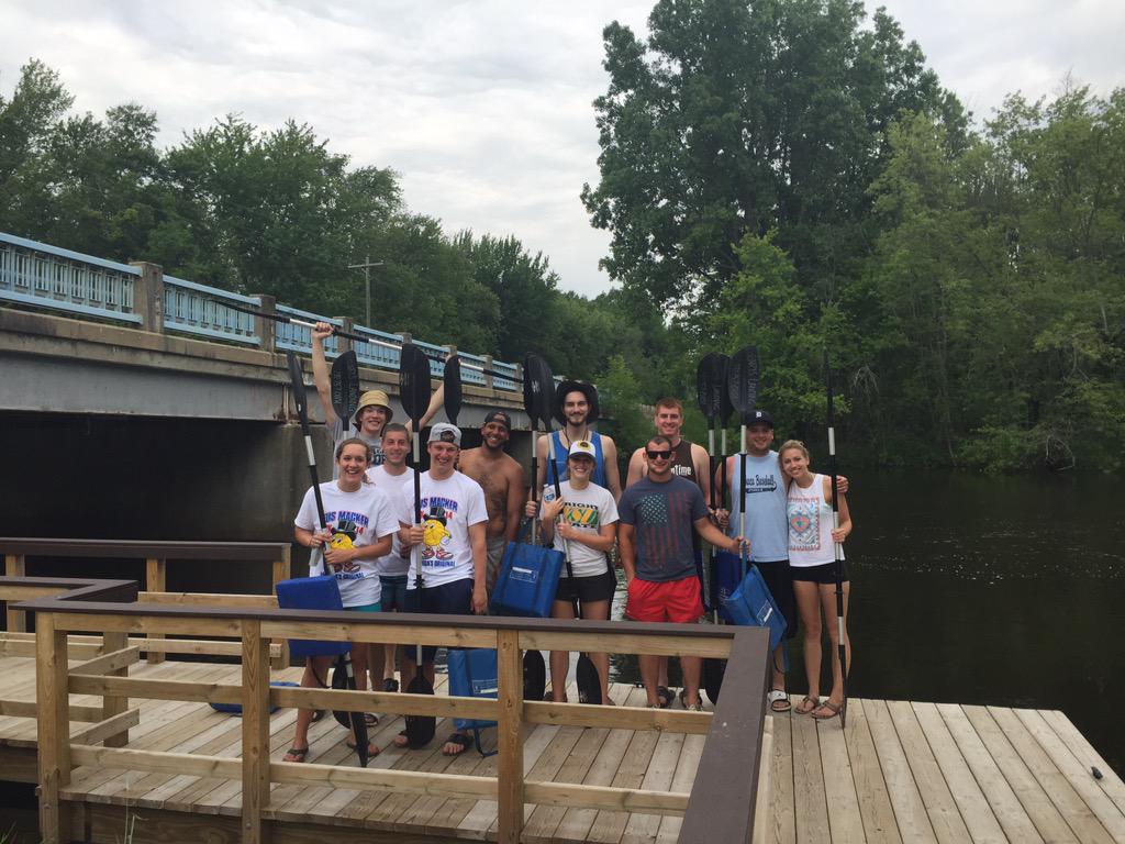 dumka2's tweet photo. Kayaking was a great idea until we met Lewis and Clark, the bag and that damn bald eagle. @DarinWideman http://t.co/cVwLVpDG80