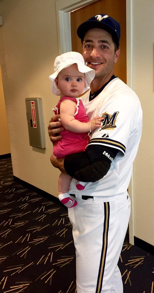 A RBI double for Ryan Braun in the 8th on his first #FathersDay. #BrewersAllStarDad http://t.co/WbdQxJSPBb