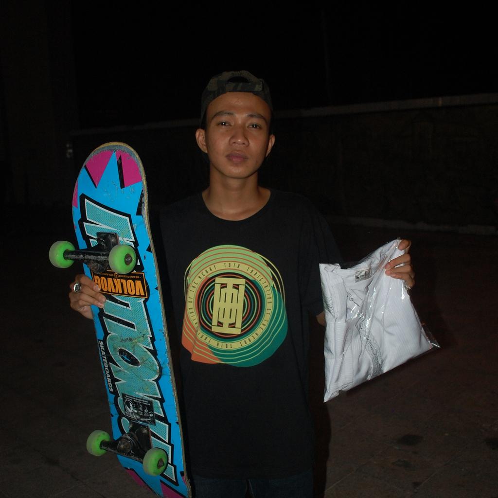 bayuanif's tweet photo. botak berkah 💪🙌🔫🔫 http://t.co/TyW8JAsBIb