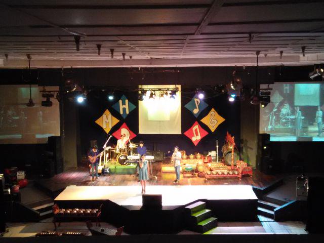 New_Hourglass's tweet photo. Selamat Hari Musik Dunia 
#MusicDay2015 #Sendratasik #performingarts #jazz #jazzkrupuk http://t.co/BvzZeuH6l2