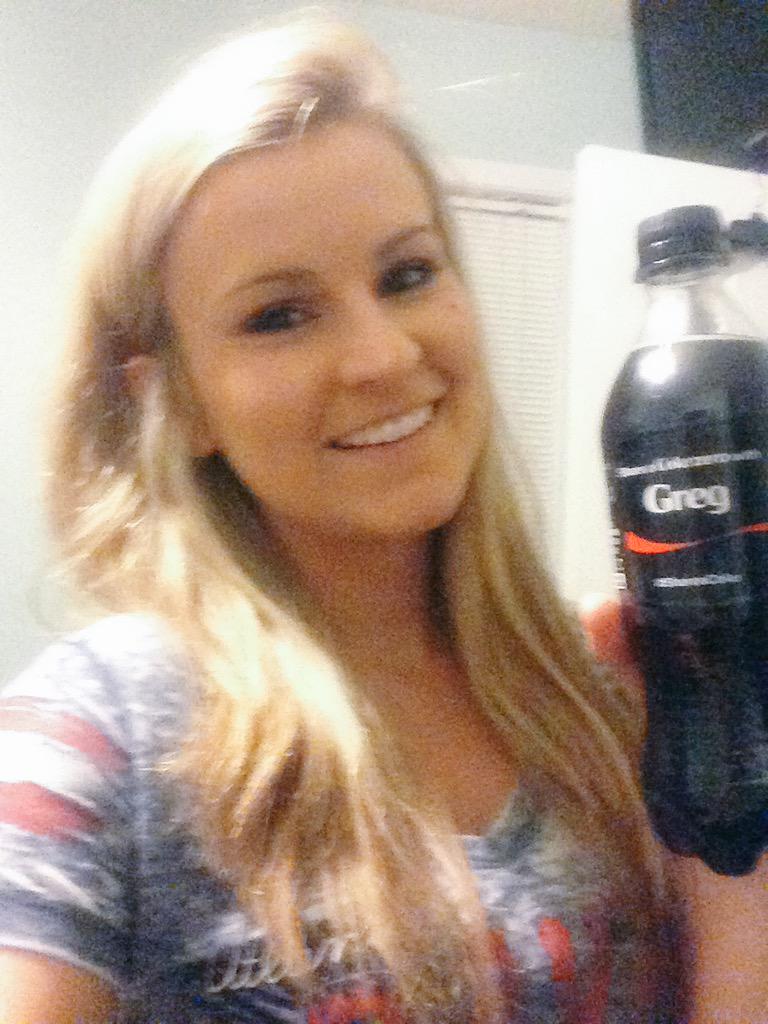 hunterwoman9's tweet photo. @gbiffle @CocaColaRacing #ShareaCokeWithMeSweeps so if I share a coke with you, will you share a ride along with me? http://t.co/iQoLj363mV