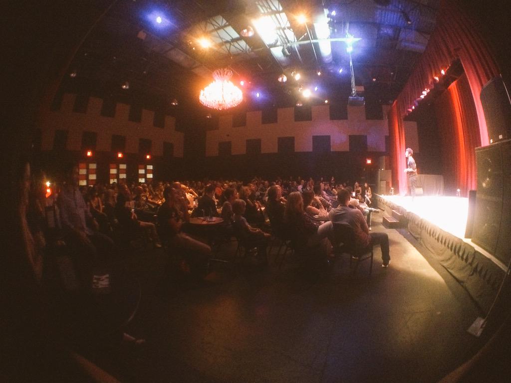 BigDavv's tweet photo. Miami Fillmore Théâtre .......#alamericaine 🇺🇸 #VoilaVoilaSummerTour @kevadamsss http://t.co/KbP8M0dLmy