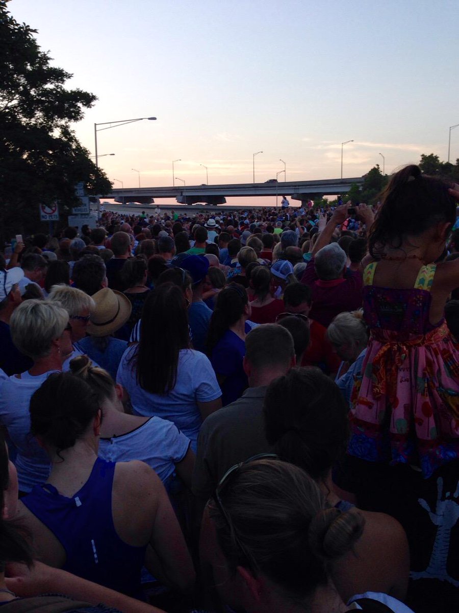 rg5655's tweet image. Nine minutes of silence for those who died. #unitychain #charlestonstrong