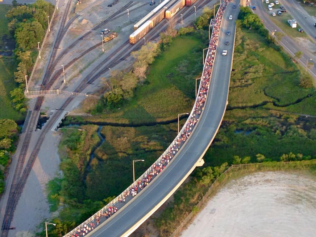 metesohtaoglu's tweet image. 💥Victims families lead the charge from the front of #CharlestonUnityChain
 #CharlestonStrong
📷@holycityheli
