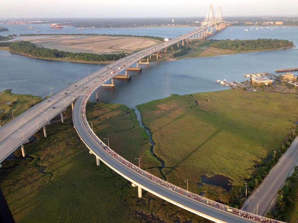 metesohtaoglu's tweet image. 💥Victims families lead the charge from the front of #CharlestonUnityChain
 #CharlestonStrong
📷@holycityheli