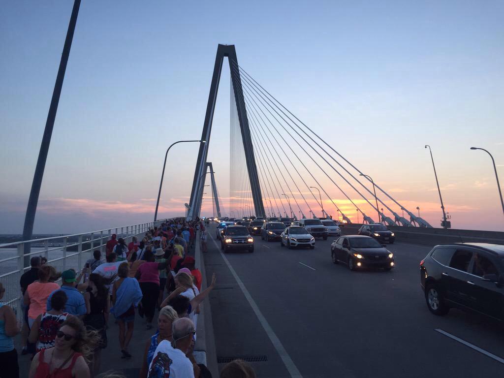 metesohtaoglu's tweet image. 💥Victims families lead the charge from the front of #CharlestonUnityChain
 #CharlestonStrong
📷@holycityheli