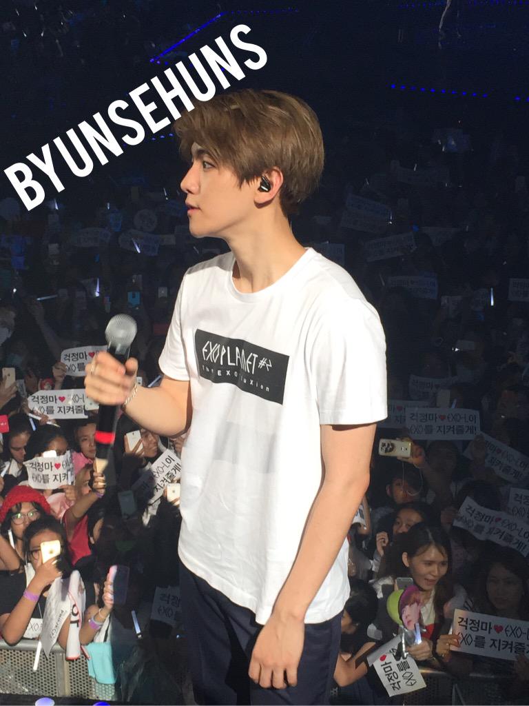 EXOPROJECTID's tweet photo. [150621] Baekhyun -  Exoplanet #2 - The EXO’luXion in Bangkok Cr: ByunSehuns http://t.co/sWo3U41Gsh