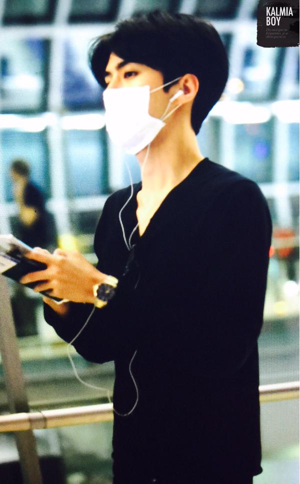 EXOPROJECTID's tweet photo. [ 150621 ] Sehun -  Bangkok Airport, departing for Incheon Cr: Kalmia Boy. http://t.co/bLLF5Lqn82