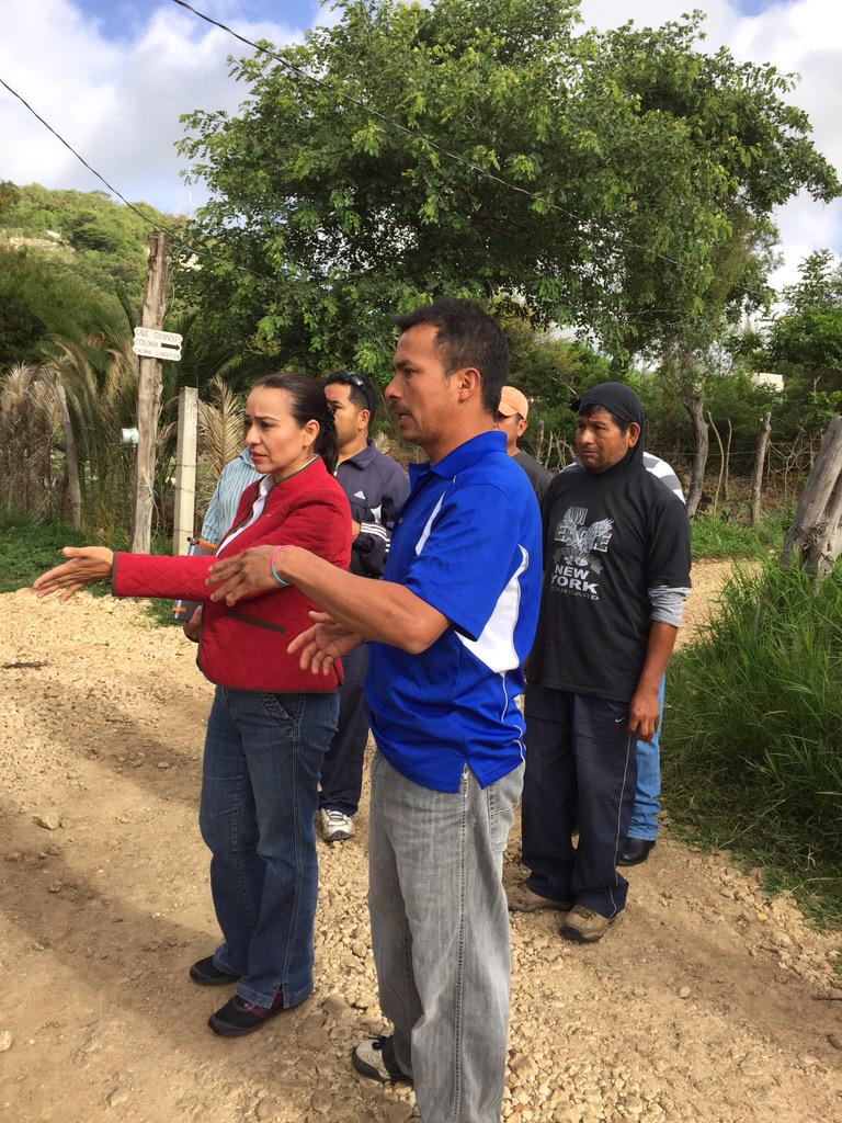 Anilu_Pastrana's tweet photo. #Comitán ruthpensa #TrabajandoPorLoQueMasQuieres @CCQ_PRI @ralbores @hugoanzueto @pepealbores @MarioGuillenFox #PRI http://t.co/Md3UhhYpfZ