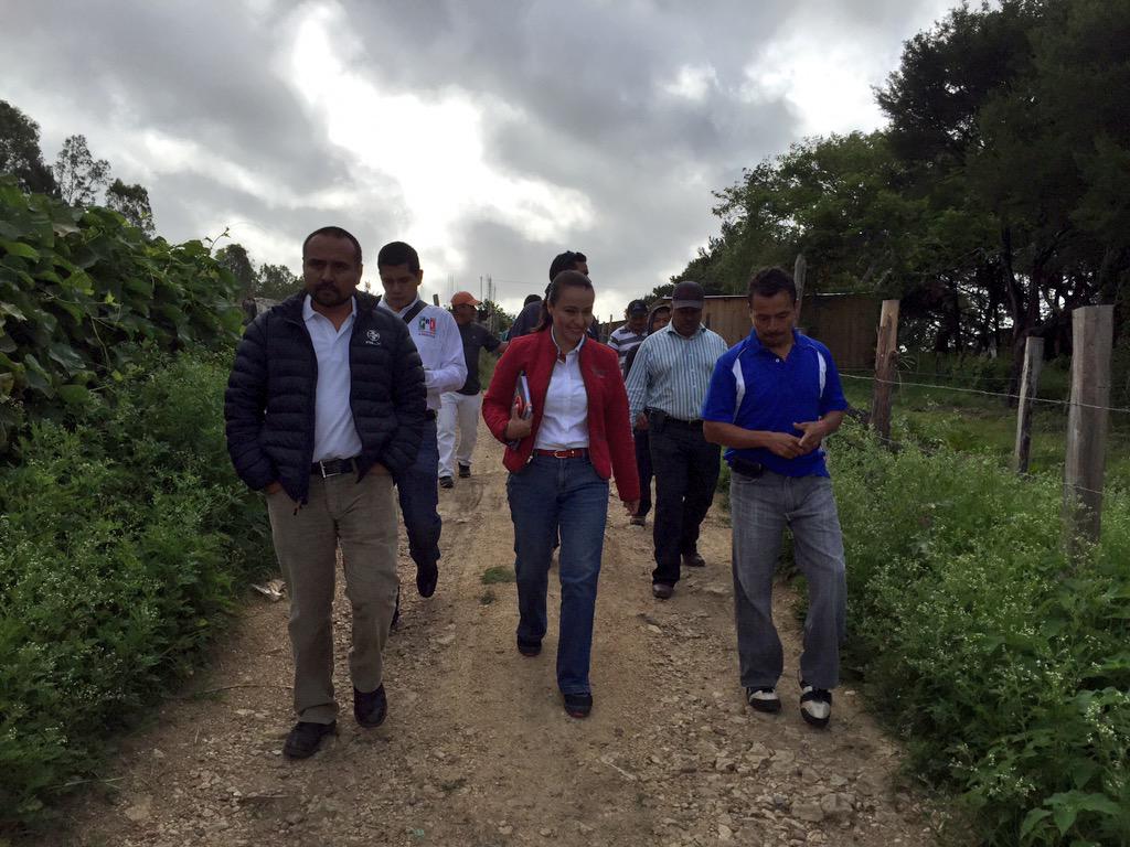Anilu_Pastrana's tweet photo. #Comitán ruthpensa #TrabajandoPorLoQueMasQuieres @CCQ_PRI @ralbores @hugoanzueto @pepealbores @MarioGuillenFox #PRI http://t.co/Md3UhhYpfZ
