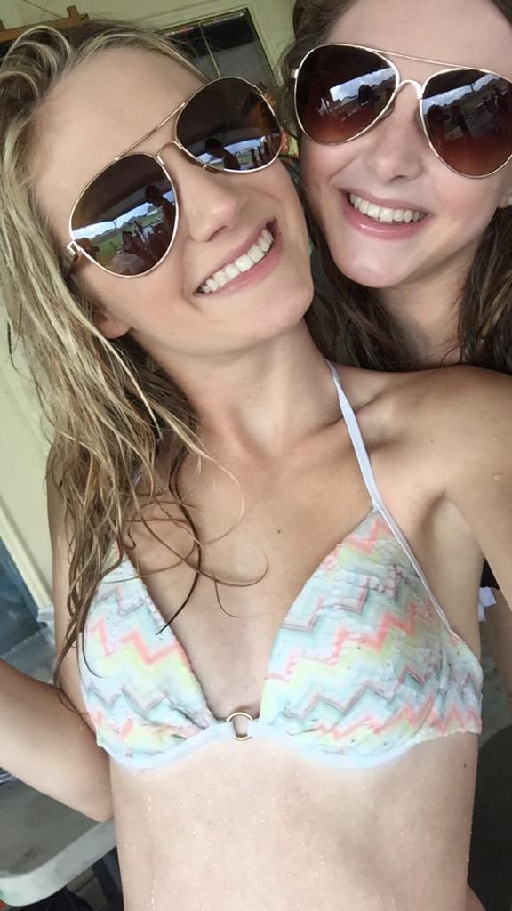 Bblanchard_'s tweet image. Happy birthday to this crazy bitch I call my best friend! Hope you're feeling better!!! Love you💃🏼#BackDatAssUp