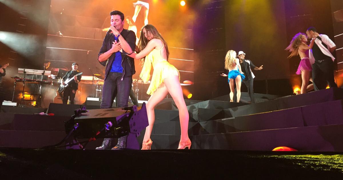 CHAYANNEMUSIC's tweet photo. Gracias mi gente bonita de #CostaRica!! Como nos divertimos bailando y cantando! Click: http://t.co/thNBJ0voT6 http://t.co/YCY45D0nqU