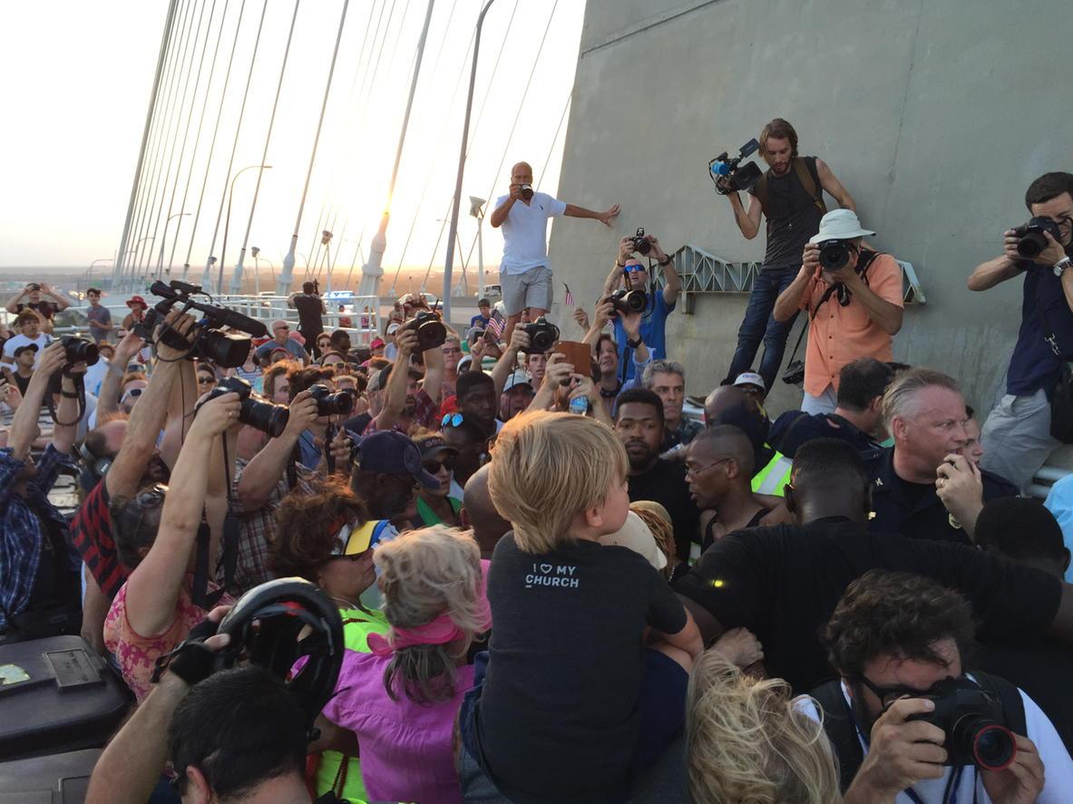 Bear_Caldwell's tweet image. When #CharlestonUnityChain connected, there was strength &amp;amp; joy. Love in the Holy City. #CharlestonStrong @AndyParas