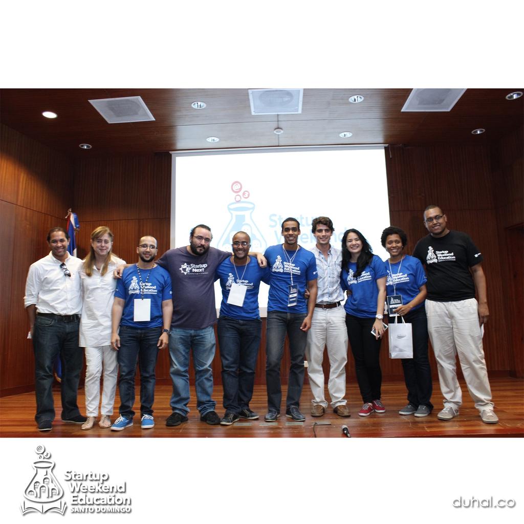 StartupEdudo's tweet photo. ¡Y el primer lugar es para #PAT! Padres al Tanto, en esta segunda edición de Startup Weekend Education. #SWEduDo http://t.co/NWgxpPUmbn