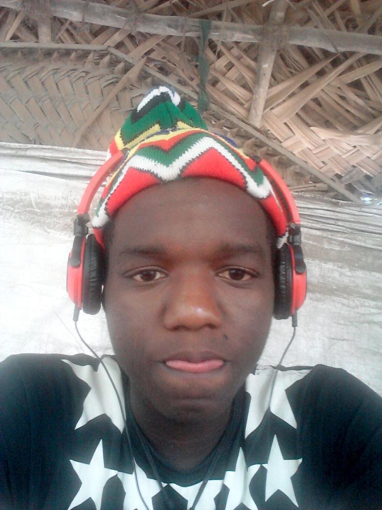 ShizleManji's tweet photo. Oyooo jamaa anawap hi hi hi weee wew. http://t.co/g2rL4t61EA