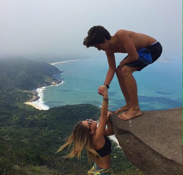 crazylifefacts_'s tweet photo. there's really no trust in relationships http://t.co/dMhIGnwCJf