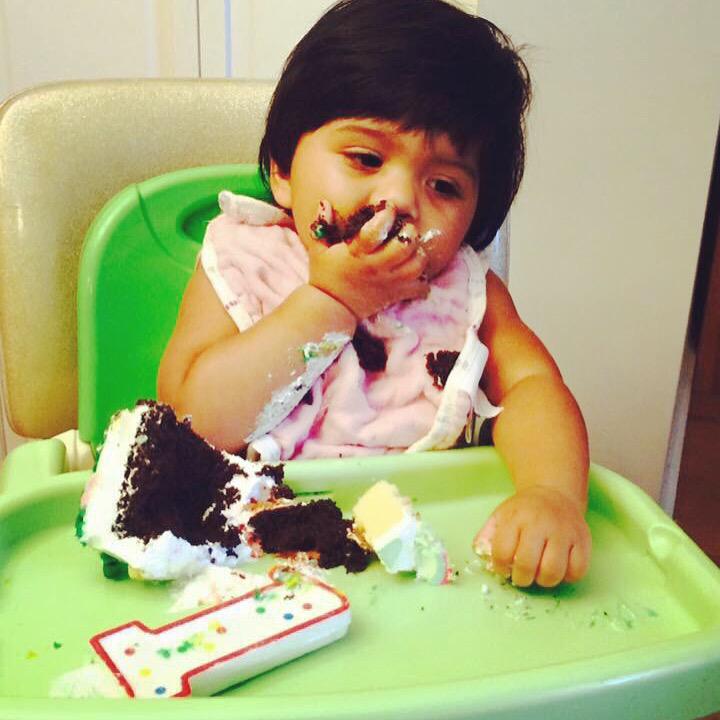 raymondjlee's tweet photo. That's my girl... #BabysFirstBday #Birthday #Baby #Cake #HappyFathersDay http://t.co/1EWCmAF2HU