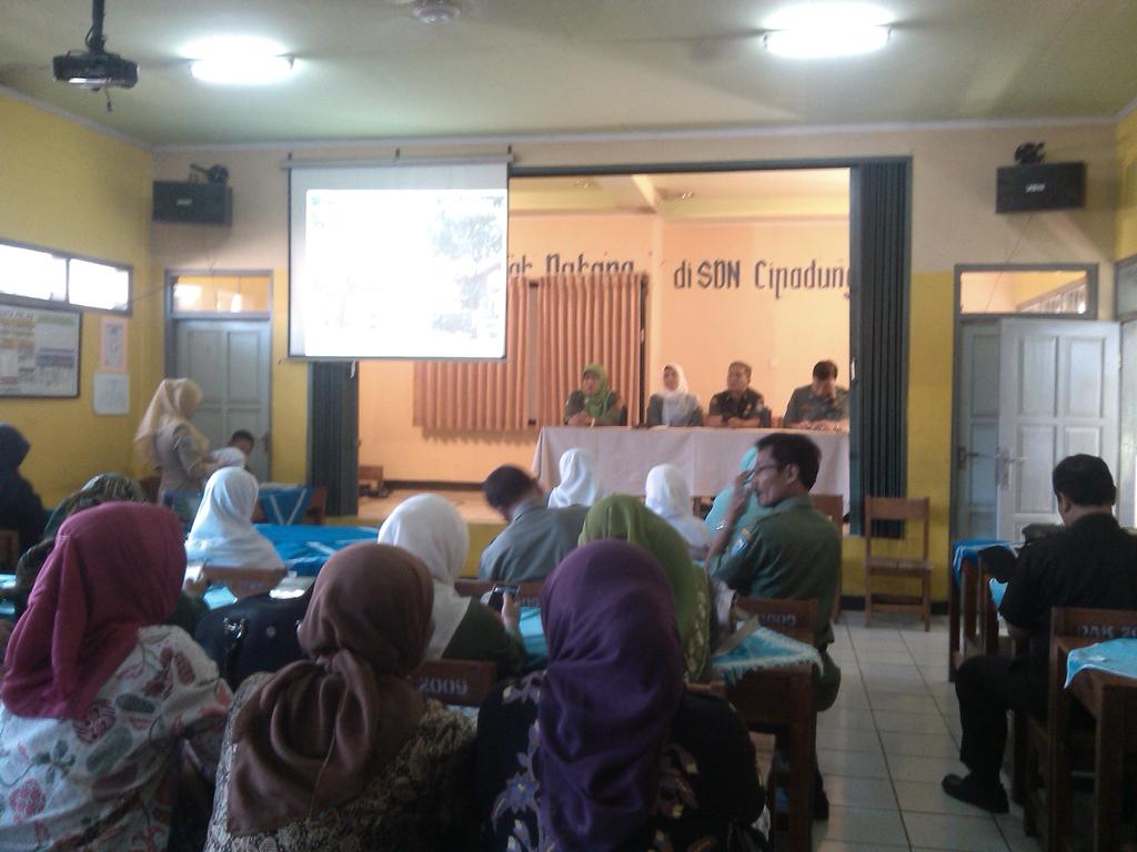 Verifikasi Lapangan LSS kota Bandung <a href="/SDNCipadung03/">SD Negeri Cipadung 3</a> <a href="/KecamatanCibiru/">Kecamatan Cibiru</a> <a href="/cipadungberani/">Kelurahan Cipadung</a> <a href="/Bandung_Dinkes/">Dinas Kesehatan</a>