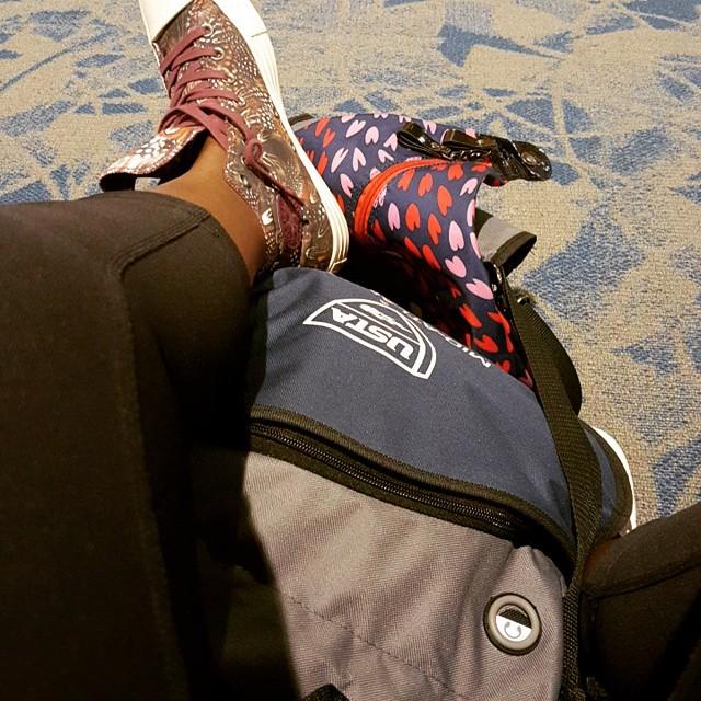 #Wheelsup #kod  #converse #hues #ebsteroutoftheoffice #theworldisyouroffice #layover #inee… ift.tt/1LufaDT