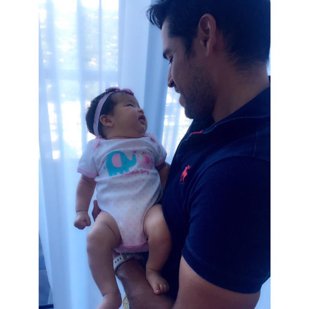 AnaPatriciaTV's tweet photo. Me encanta ver a mis dos amores cruzar sus miradas  y compartir momentos especiales #SoMuchMore @johnsonsbaby http://t.co/hYSFM3SDYB
