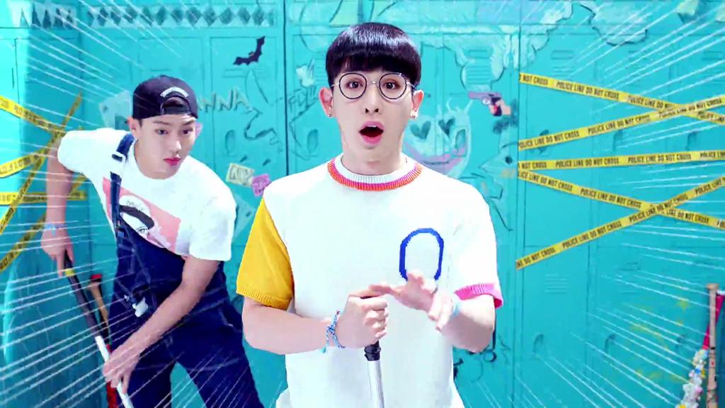 [CAPS] 150622 #WONHO #원호 #SHOWNU #셔누 @ 'SHAKE_IT' SISTAR MV /2 พี่ใหญ่ม่อนเอ็กซ์ไปเล่น MV ของรุ่นพี่ SISTAR ด้วยค่ะ 😳