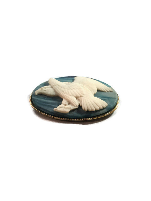 DerBayzVintage's tweet photo. ∞ø Vintage #Incolay #BeltBuckle with an American Bald Eagle, #etsy http://t.co/tXWPU1Keaw http://t.co/OFwFjCJrW4