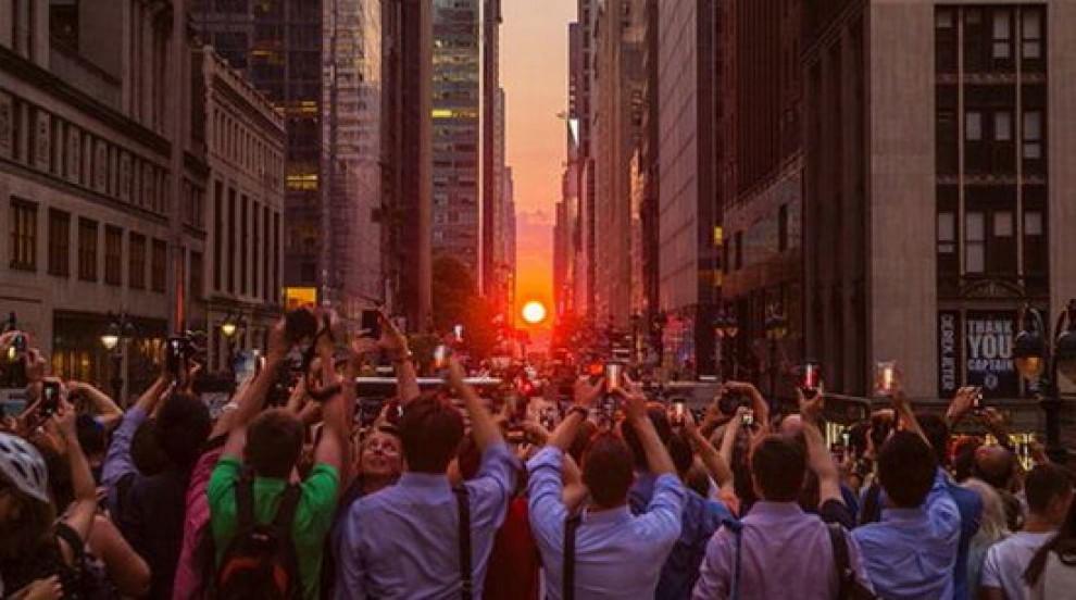 DjChiamaItalia's tweet photo. New York si tinge d'oro: spettacolo al tramonto con il ''Manhattanhenge'' http://t.co/RJRK0BIvFz http://t.co/L3T44JINk9