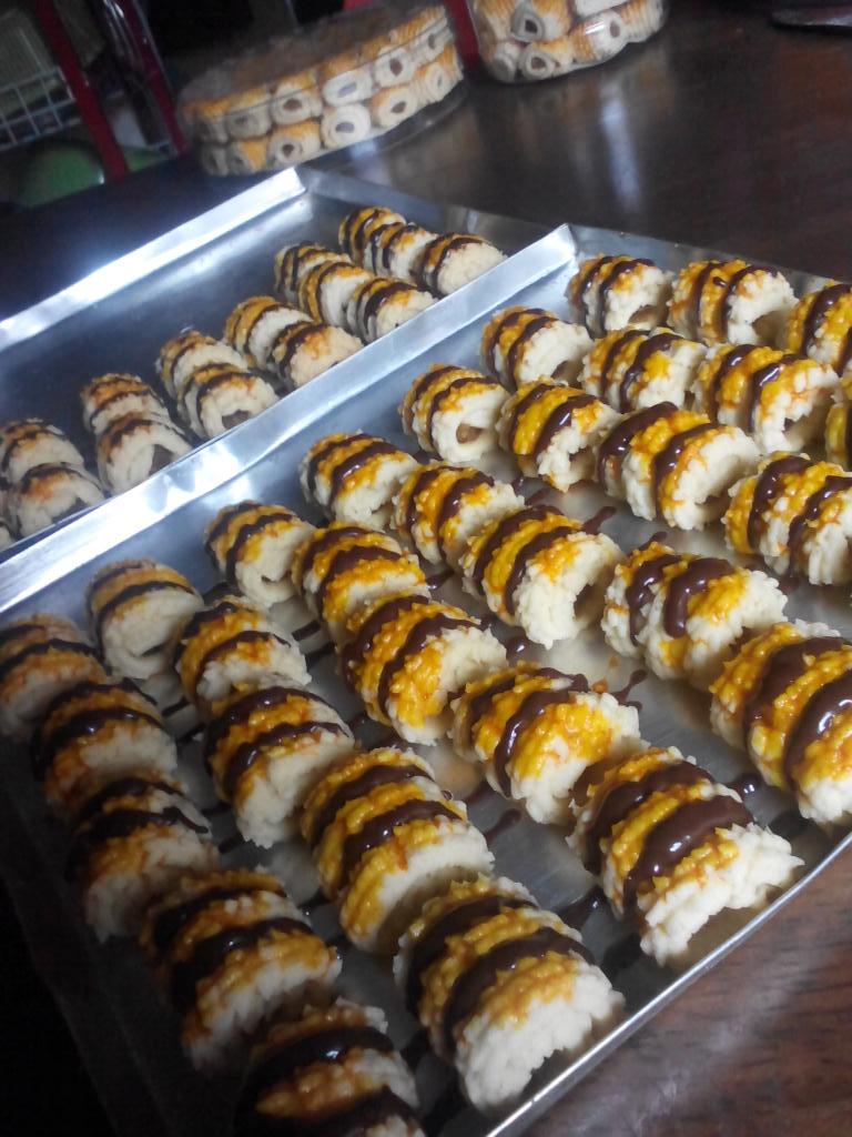 Puteri_frds's tweet photo. Tart nenas coklat . avairable to order . http://t.co/VVInyCu8mm